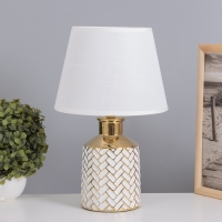 Лампа настольная "Марта" 1х40Вт Е14 белый/золото 22,5х22,5х36см Лампа настольная "Марта" 1х40Вт Е14 белый/золото 22,5х22,5х36см