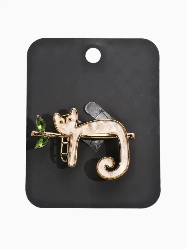 Брошь перламутровый "Котёнок" на ветке, цвет белый в золоте