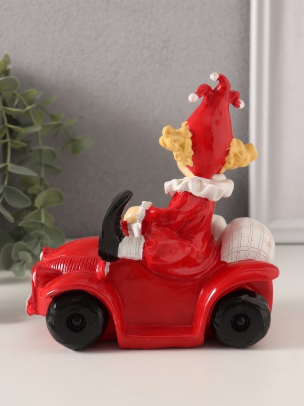 Копилка полистоун "Клоун с пёсиком в автомобиле" красно-белый 14,5х9,5х15 см