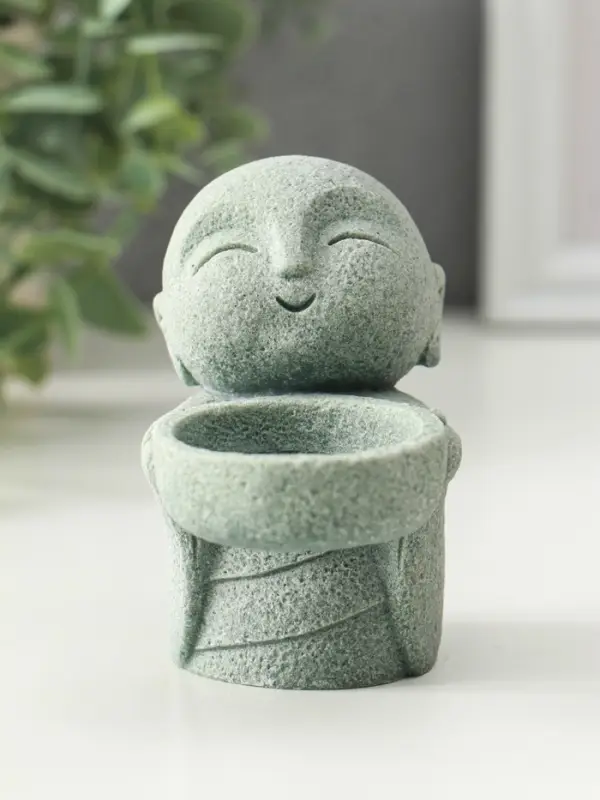 Подсвечник песчаник "Маленький монах" d=4 см 6х9х8,5 см