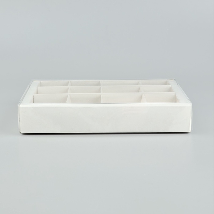 Коробка под 12 конфет с ячейками «Белая», 14.5 х 18.5 х 3 см Коробка под 12 конфет с ячейками «Белая», 14.5 х 18.5 х 3 см