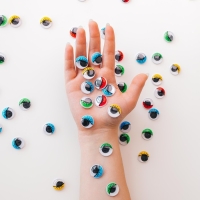 Глазки с ресничками на клеевой основе, набор 18 шт., размер — 2 см Глазки с ресничками на клеевой основе, набор 18 шт., размер — 2 см