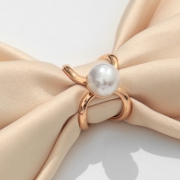 Кольцо для платка &laquo;Изящество&raquo;, цвет белый в золоте