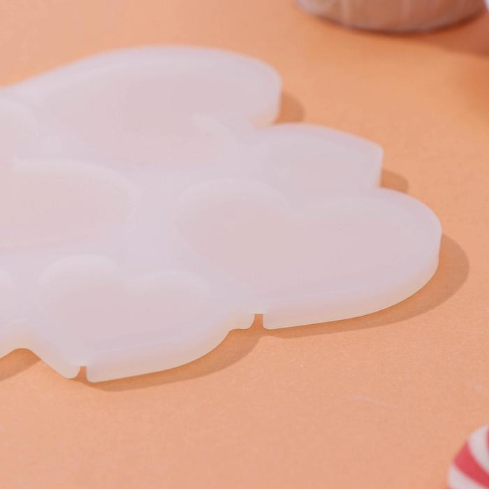 Форма для леденцов &laquo;Сердечки&raquo;, силикон, 16&times;14&times;0,7 см, 6 ячеек, цвет белый