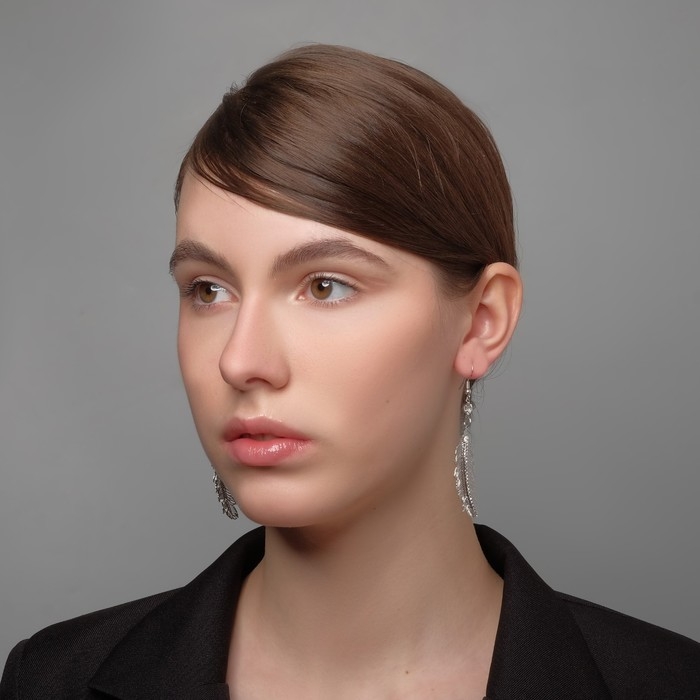 Серьги висячие &laquo;Перья&raquo; ветер, цвет белый в серебре, 8 см