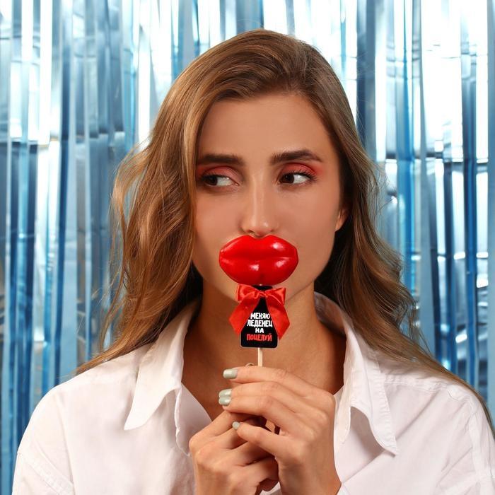 Леденец на палочке «Меняю леденец на поцелуй», со вкусом земляники, 30 г. Леденец на палочке «Меняю леденец на поцелуй», со вкусом земляники, 30 г.