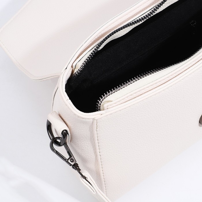 Сумка-мессенджер на магните, цвет белый Сумка-мессенджер на магните, цвет белый