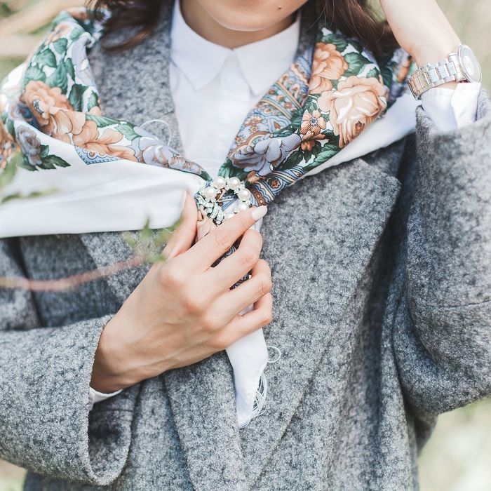 Зажим для платка &laquo;Жемчужный бант&raquo;, цвет белый в серебре