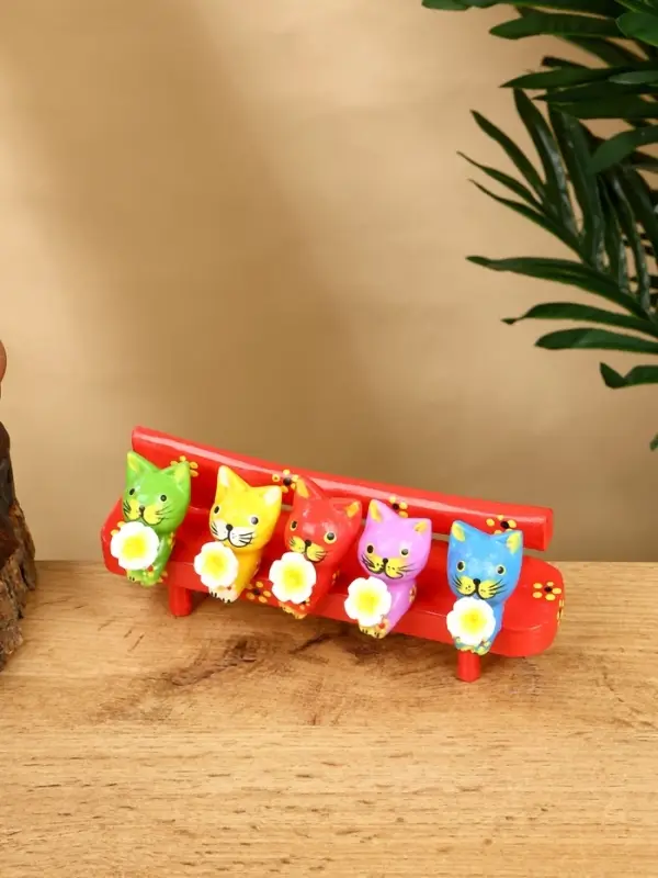 Сувенир "Котята на скамейке" дерево 19х8х6 см, цв. красный