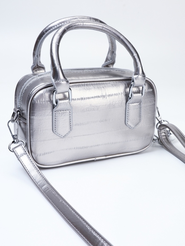 Сумка женская, 20*9*12, отд на молнии, длин ремень, серебро