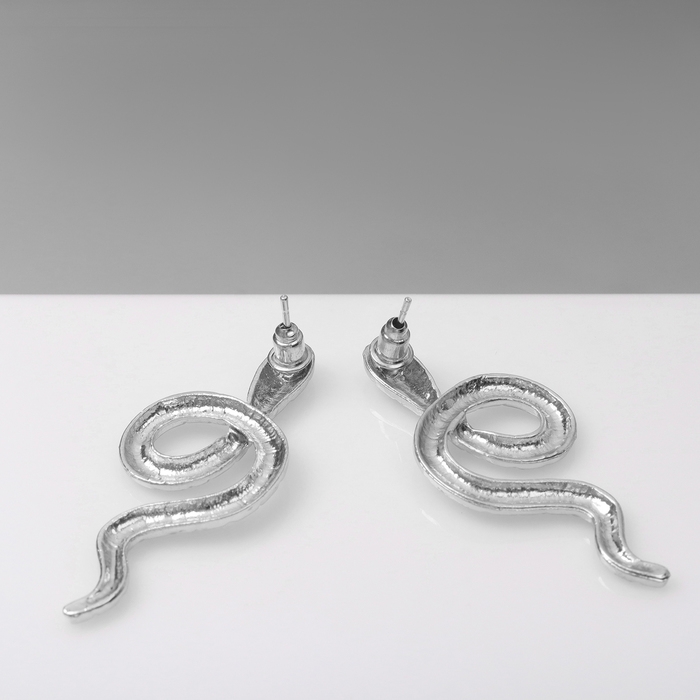 Новый год! Символ года 2025! Серьги металл &laquo;Змея&raquo; с узором, цвет серебро