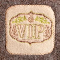 Лежак с вышивкой "ВИП" 150х50 см