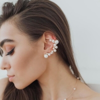 Серьга «Кафф» жемчужное сокровище, цвет белый в золоте Серьга «Кафф» жемчужное сокровище, цвет белый в золоте