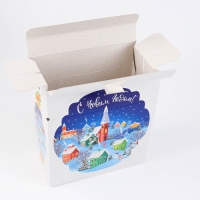 Новый год. Коробка подарочная новогодняя "Городок" 21,5 х 25,6 х 11 см.