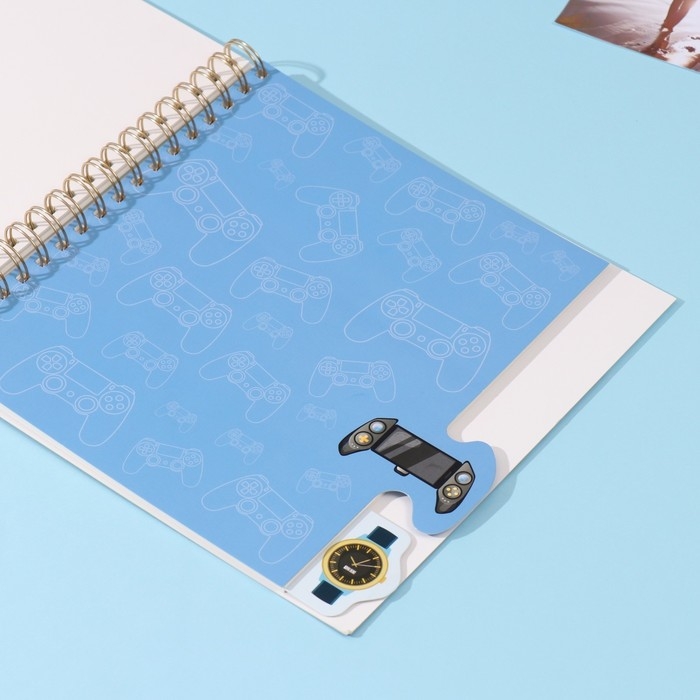 Фотоальбом на спирали 20 листов Фотоальбом на спирали 20 листов "Волк" объёмный элемент + 4 вкладки 24х24 см