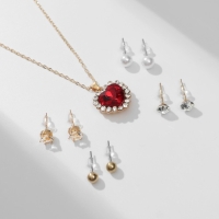 Гарнитур 5 предметов: 4 пары пусет, кулон &laquo;Сердечко&raquo;, цвет бело-красный в золоте, 40 см