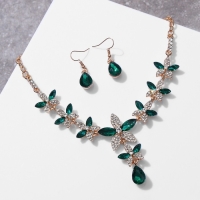 Набор 2 предмета: серьги, колье &laquo;Великолепный век&raquo; цветы, цвет изумрудный в золоте, 42см