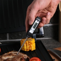 Термометр (термощуп) кухонный LTP-001, максимальная температура 200 &deg;C, от батареек LR44, черный