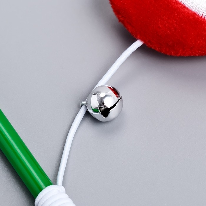 Новый год. Дразнилка-удочка для кошек с бубенчиком Новый год. Дразнилка-удочка для кошек с бубенчиком "Дедушка", 40 см