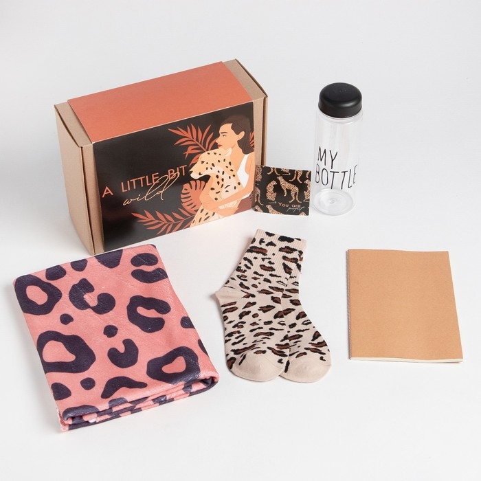 Набор подарочный Набор подарочный "A little bit wild" плед, носки, бутылка, блокнот