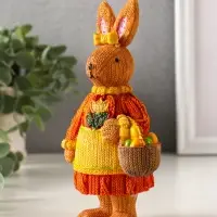 Сувенир полистоун "Зайка в вязанном платье с корзиной яиц" 5,5х8,2х16 см