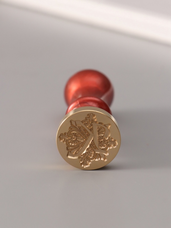 Печать для сургуча с пластиковой ручкой "Буква K на вензеле" 2,5х2,5х6,3 см