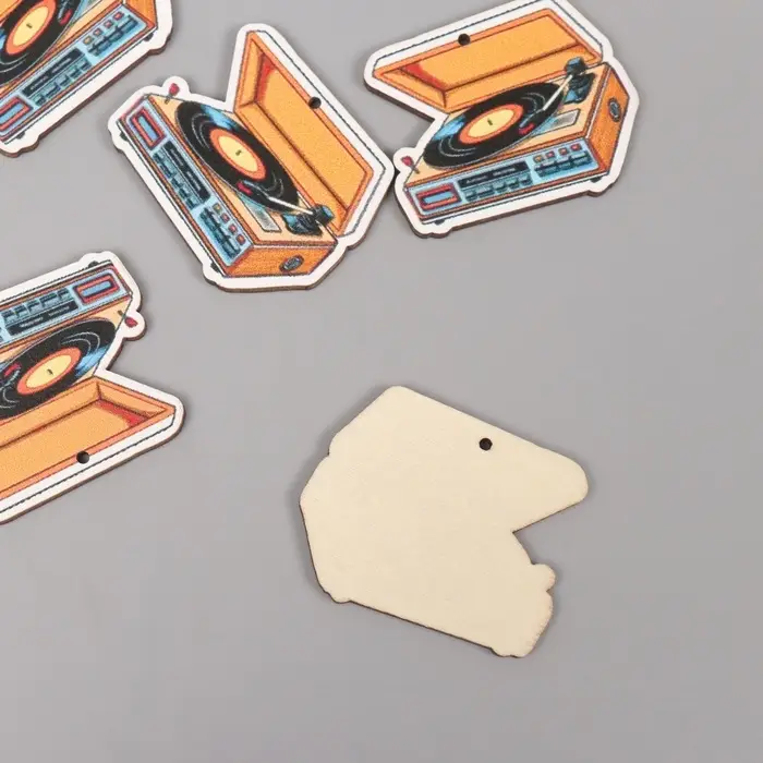 Декор для творчества дерево "Музыкальный проигрыватель" 3,1х3,8х0,3 см