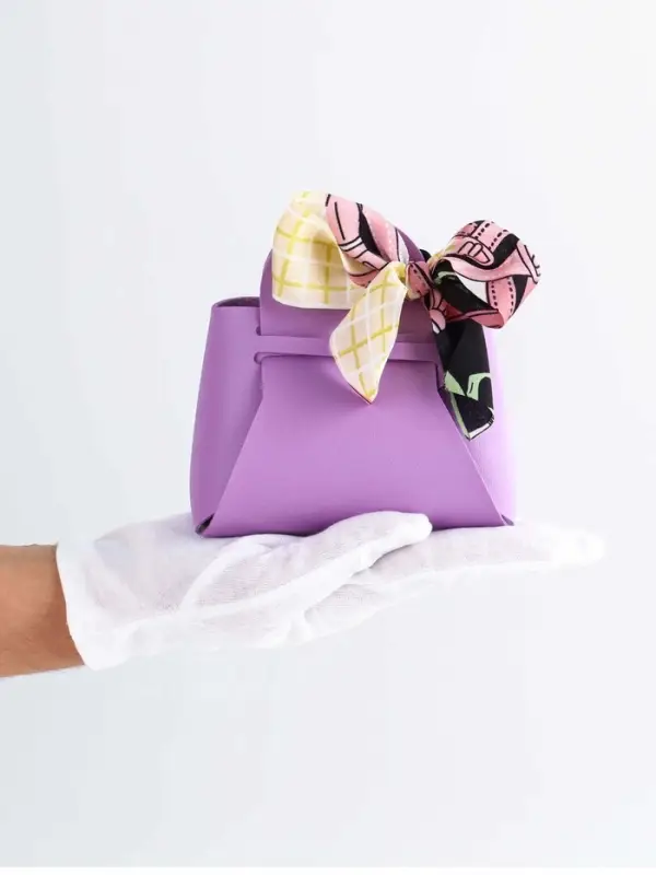 Кожанная подарочная сумочка 13 х12 х 5,5 см сиреневая