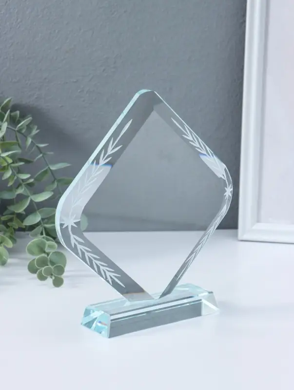 Стела наградная стекло "Ромб" площадка 17,5х18,3 см 3,5х17,5х20 см