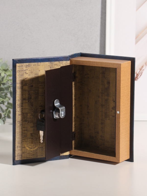 Сейф-книга дерево кожзам "История Отечественной геральдики" тиснение 21х13х5 см