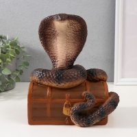 Фигурка "КОБРА НА СУНДУКЕ"  20  х 17  х 12 см.