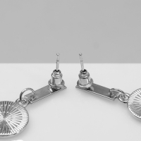 Серьги с перламутром «Ракушка» треугольник полый, крупный, цвет белый в серебре Серьги с перламутром «Ракушка» треугольник полый, крупный, цвет белый в серебре