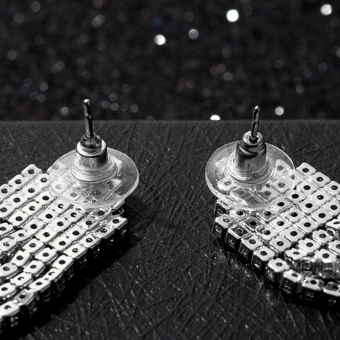 Серьги висячие со стразами &laquo;Водопад&raquo; мини треугольник, цвет белый в серебре, 8см