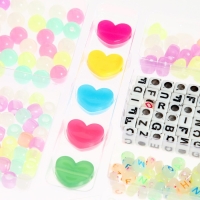 Набор для творчества &laquo;Создай своё украшение&raquo;, светящиеся бусины, 10 браслетов, 8 видов бусин