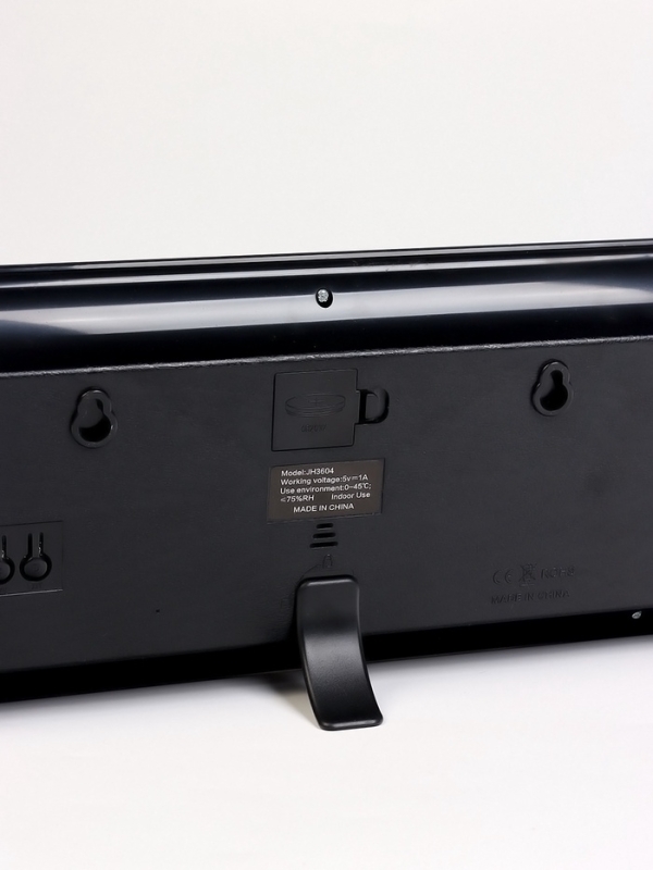 Часы электронные настенные, календарь термометр, 36.2 х 15.5 см, зеленые цифры 10 х 4.5 см   1076627