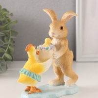 Сувенир полистоун "Зайчик и курочка с цыплёнком в скорлупе" 12х6х14 см Сувенир полистоун "Зайчик и курочка с цыплёнком в скорлупе" 12х6х14 см