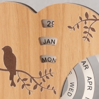 Сувенир дерево настольный календарь "Две птички на сердце" 3,7х18х19,5 см Сувенир дерево настольный календарь "Две птички на сердце" 3,7х18х19,5 см