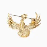 Брошь "Калибри с цветком", цвет белый в золоте