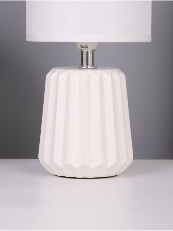 Лампа настольная "Кон" 1х40Вт Е14 белый 13х13х25см