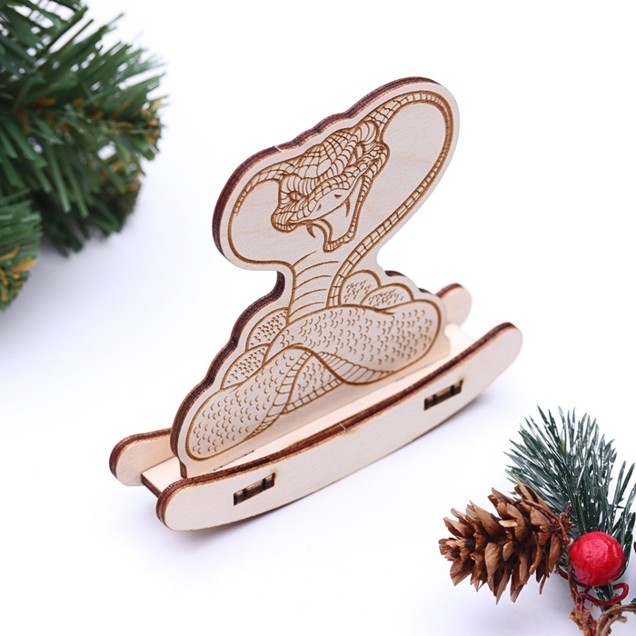 Новый год. Сувенир символ года качалка "Кобра", 9,7 х 9 х 2 см