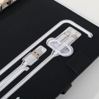 Ежедневник со встроенным зарядным устройством 8000 мАh и флешкой 16 ГБ &laquo;Универсальный&raquo;, 17,5 х 23,5 см