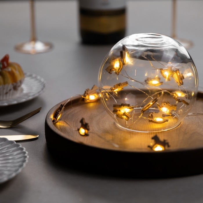 Гирлянда «Нить» 2 м роса с насадками «Лошадка», IP20, серебристая нить, 20 LED, батарейки ААх2 (нет в комплекте), свечение тёплое белое Гирлянда «Нить» 2 м роса с насадками «Лошадка», IP20, серебристая нить, 20 LED, батарейки ААх2 (нет в комплекте), свечение тёплое белое