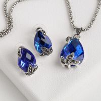 Гарнитур 2 предмета: серьги, кулон &laquo;Жаклин&raquo; листок, цвет синий в чернёном серебре, 45 см