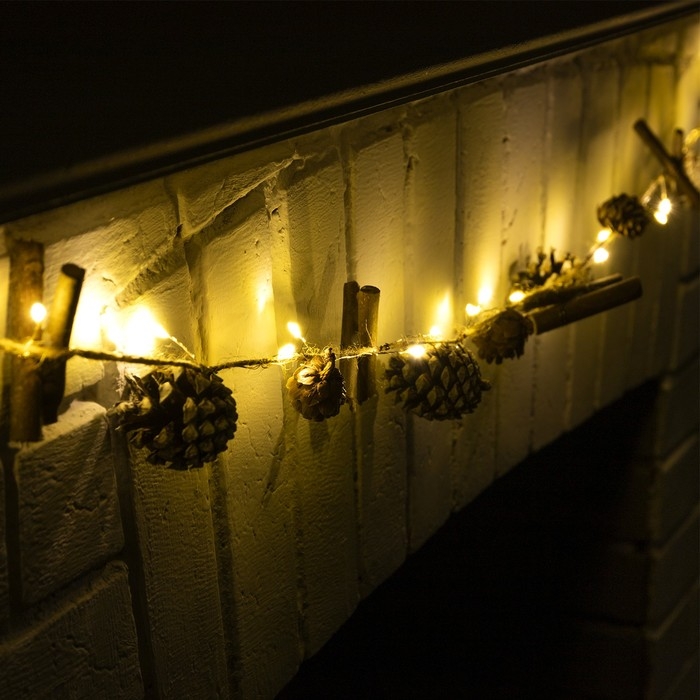 Гирлянда &laquo;Нить&raquo; 1.5 м роса с насадками &laquo;Заснеженные шишки&raquo;, IP20, серебристая нить, 30 LED, батарейки CR2032х2 (в комплекте), свечение тёплое белое