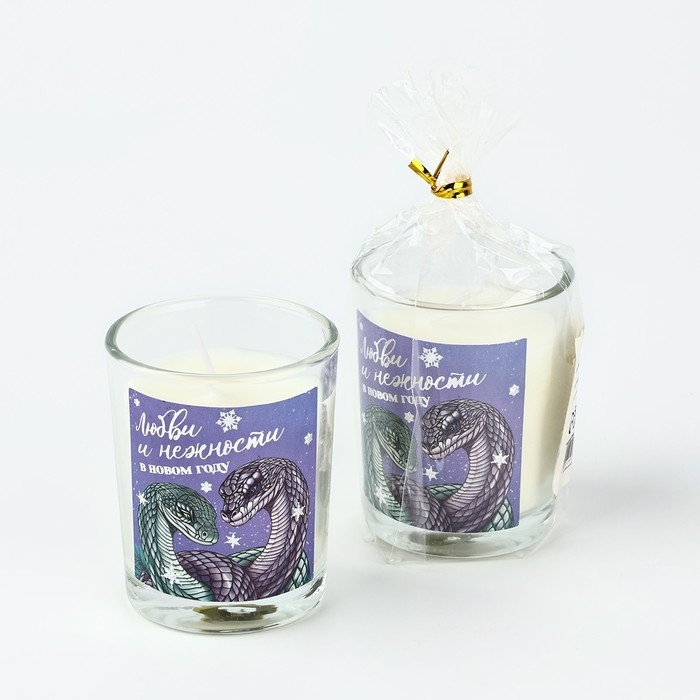 Новогодняя свеча с наклейкой &laquo;Новый год: Любви&raquo;, аромат еловые ветки,5х6х5 см