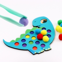 Сортер деревянный &laquo;Дино&raquo; с помпонами и пинцетом, 15 х 21 см