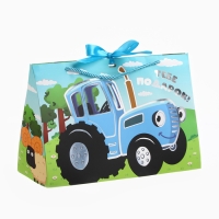 Пакет-коробка с тиснением, Синий трактор, 30х20х12 см Пакет-коробка с тиснением, Синий трактор, 30х20х12 см