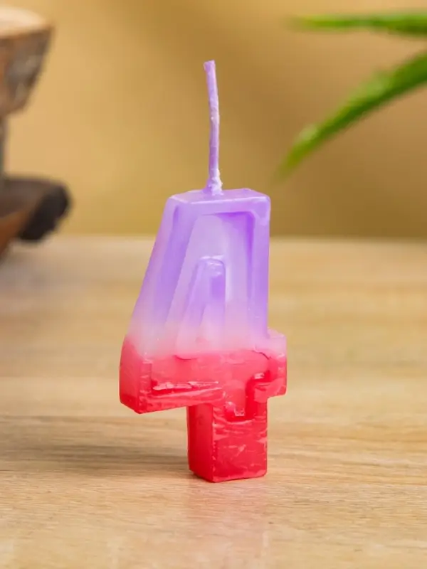 Свеча цифра "4" 8х3,75х1 см