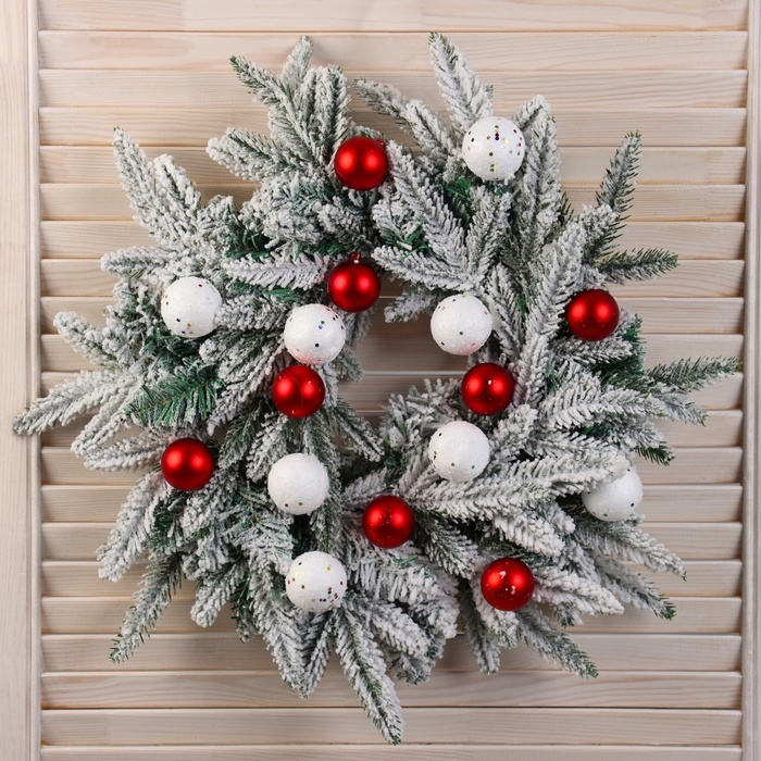 Венок новогодний d-40 см "Снежный фестиваль" шары