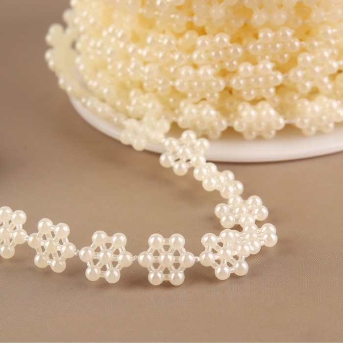 Жемчуг на нитях, плоский, 10 мм, 9 &plusmn; 1 м, цвет молочный